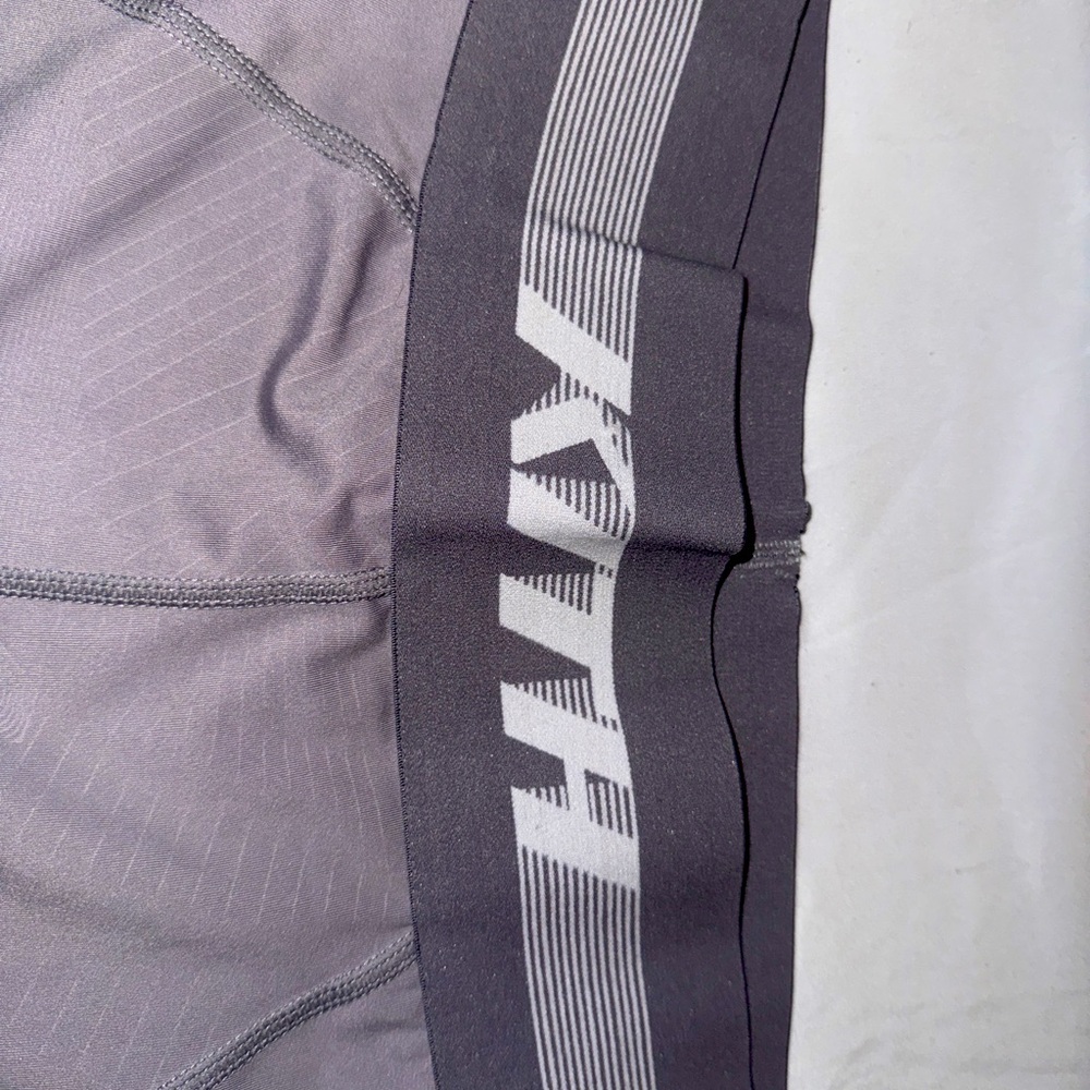 KITH BIKER SHORTS SZ MEDIUM - GRAY